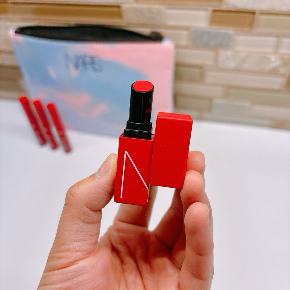 NARS Vibrant Red Lipstick#132 dragon girl
